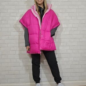 NWT- UGG Women's Sydnee Reversible Puffer Vest
Brand New Size M Color pink